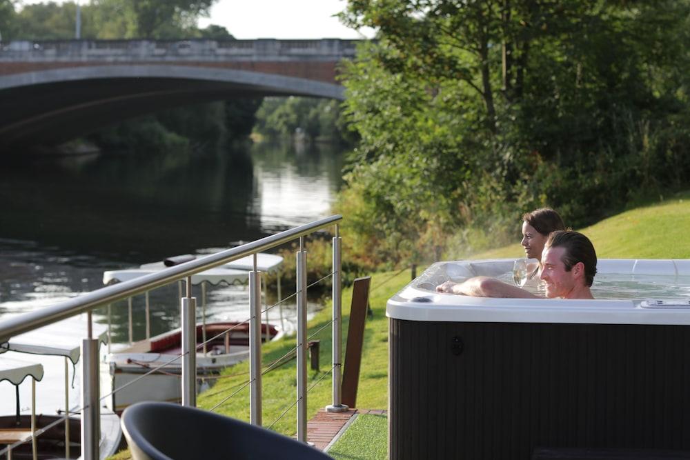 Готель The Runnymede On Thames (Adults Only) Еґгем Екстер'єр фото