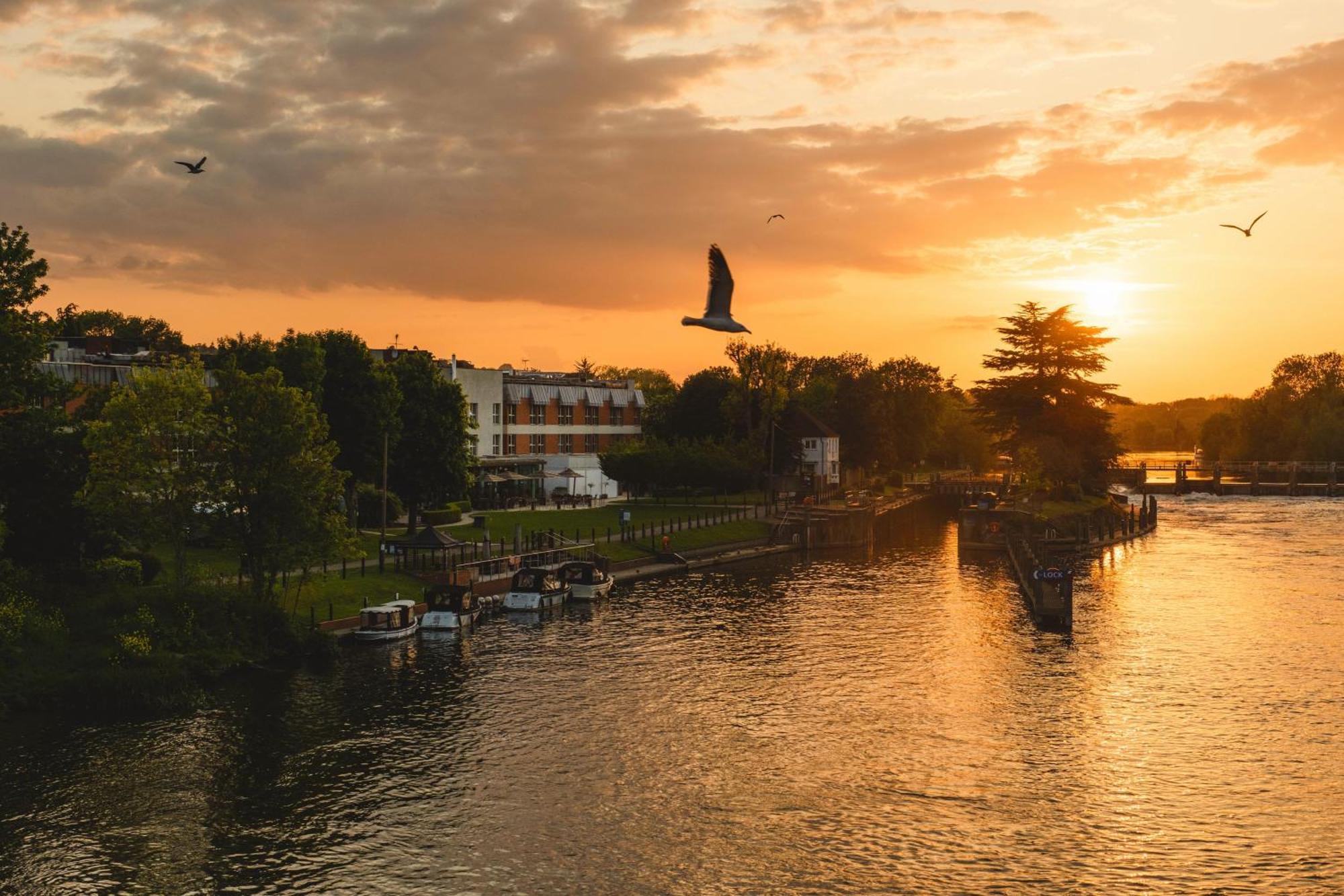 Готель The Runnymede On Thames (Adults Only) Еґгем Екстер'єр фото